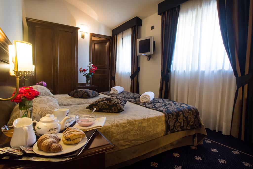Antica Stazione Hotel Chiaramonte Gulfi Værelse billede